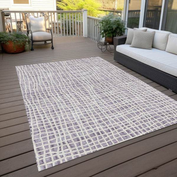 Homeroots 3' Stylish Black Gray And Ivory Striped Washable Rug For Indoor And Outdoor Spaces, Durable Design 3' X 5' Polyester 583438
