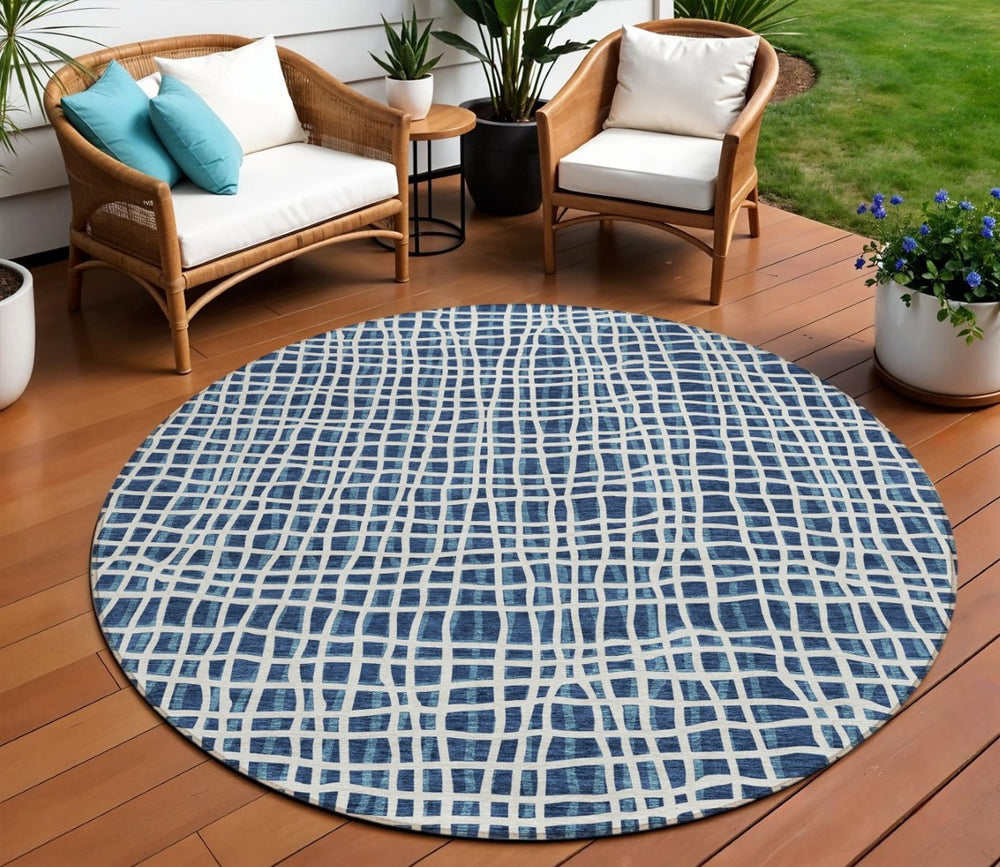 HomeRoots 5' Navy Blue and Ivory Striped Area Rug – Stylish, Washable, Durable for Indoor and Outdoor Spaces 8' Round 583446