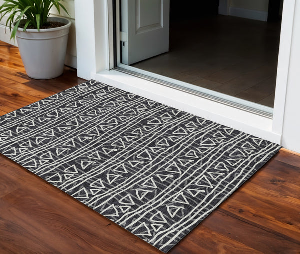 Homeroots 3' Black Gray Ivory Geometric Washable Area Rug For Indoor Outdoor Spaces - Durable & Stylish! 3' X 5' Polyester 583474