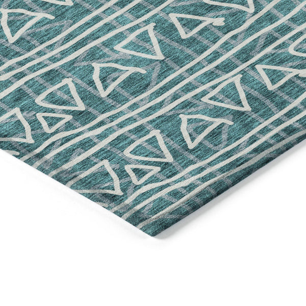 Homeroots 3' Black Gray Ivory Geometric Washable Area Rug For Indoor Outdoor Spaces - Durable & Stylish! 8' Round Polyester 583536