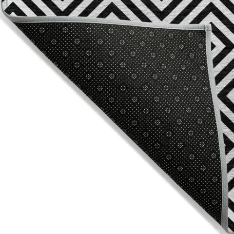 Homeroots 3' Black And Ivory Geometric Washable Area Rug For Indoor And Outdoor Spaces, Durable & Stylish 9' X 12' Polyester 583562