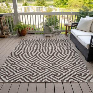 Homeroots 3' Black And Ivory Geometric Washable Area Rug For Indoor And Outdoor Spaces, Durable & Stylish 3' X 5' Polyester 583564