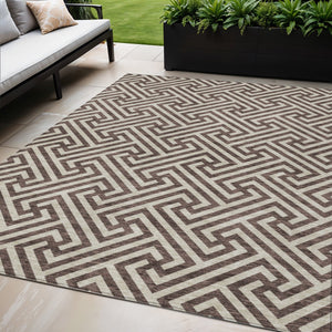 Homeroots 3' Black And Ivory Geometric Washable Area Rug For Indoor And Outdoor Spaces, Durable & Stylish 5' X 8' Polyester 583565