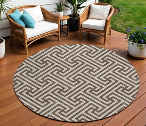 Homeroots 3' Black And Ivory Geometric Washable Area Rug For Indoor And Outdoor Spaces, Durable & Stylish 8' Round Polyester 583566