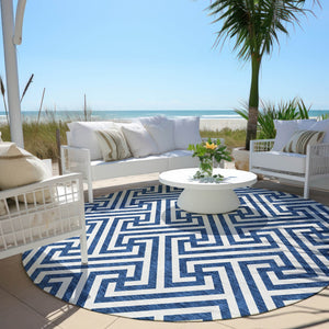 Homeroots 3' Black And Ivory Geometric Washable Area Rug For Indoor And Outdoor Spaces, Durable & Stylish 8' Round Polyester 583572