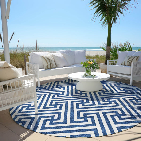 Homeroots 3' Black And Ivory Geometric Washable Area Rug For Indoor And Outdoor Spaces, Durable & Stylish 8' Round Polyester 583572