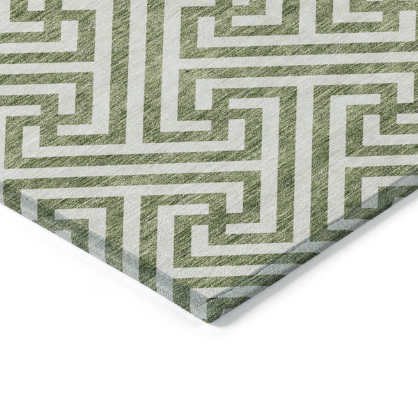 Homeroots 3' Black And Ivory Geometric Washable Area Rug For Indoor And Outdoor Spaces, Durable & Stylish 3' X 5' Polyester 583576