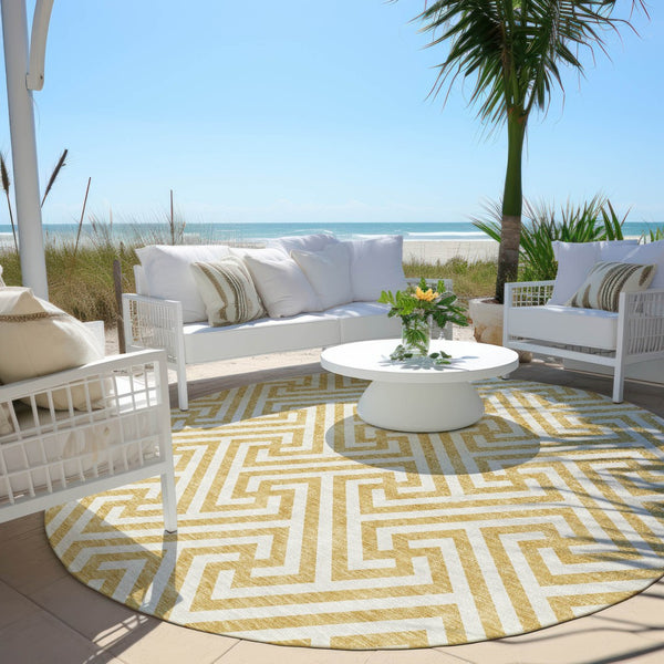 Homeroots 3' Black And Ivory Geometric Washable Area Rug For Indoor And Outdoor Spaces, Durable & Stylish 8' Round Polyester 583584