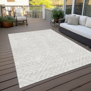 Homeroots 3' Black And Ivory Geometric Washable Area Rug For Indoor And Outdoor Spaces, Durable & Stylish 5' X 8' Polyester 583589