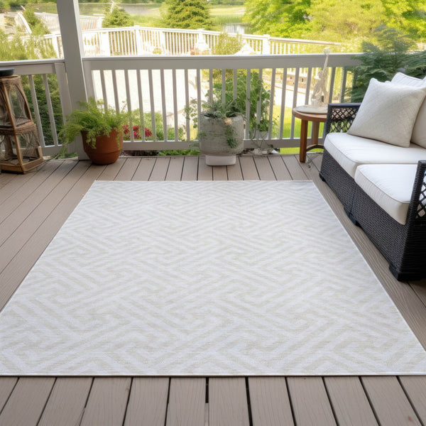 Homeroots 3' Black And Ivory Geometric Washable Area Rug For Indoor And Outdoor Spaces, Durable & Stylish 10' X 14' Polyester 583593