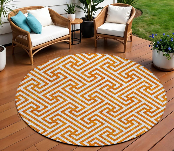 Homeroots 3' Black And Ivory Geometric Washable Area Rug For Indoor And Outdoor Spaces, Durable & Stylish 8' Round Polyester 583608