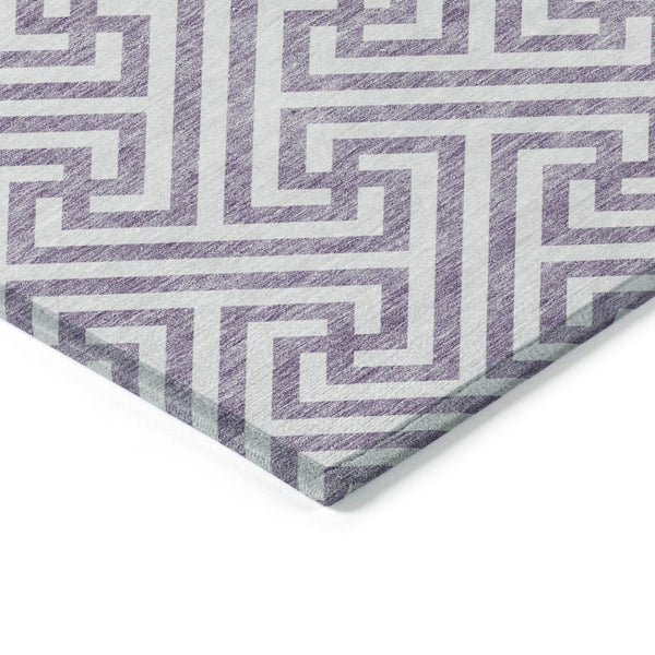 Homeroots 3' Black And Ivory Geometric Washable Area Rug For Indoor And Outdoor Spaces, Durable & Stylish 5' X 8' Polyester 583619