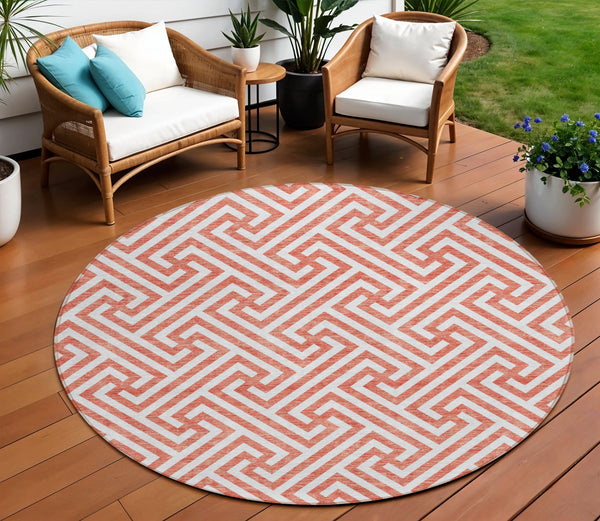 Homeroots 3' Black And Ivory Geometric Washable Area Rug For Indoor And Outdoor Spaces, Durable & Stylish 8' Round Polyester 583626
