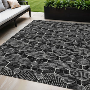 Homeroots 3' Artichoke Green Geometric Washable Area Rug - Perfect For Indoor And Outdoor Spaces, Durable Design 5' X 8' Polyester 583655