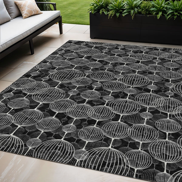 Homeroots 3' Artichoke Green Geometric Washable Area Rug - Perfect For Indoor And Outdoor Spaces, Durable Design 5' X 8' Polyester 583655