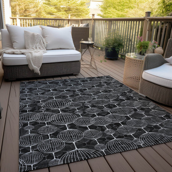 Homeroots 3' Artichoke Green Geometric Washable Area Rug - Perfect For Indoor And Outdoor Spaces, Durable Design 5' X 8' Polyester 583655
