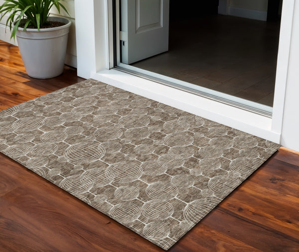 Homeroots 3' Artichoke Green Geometric Washable Area Rug - Perfect For Indoor And Outdoor Spaces, Durable Design 3' X 5' Polyester 583660