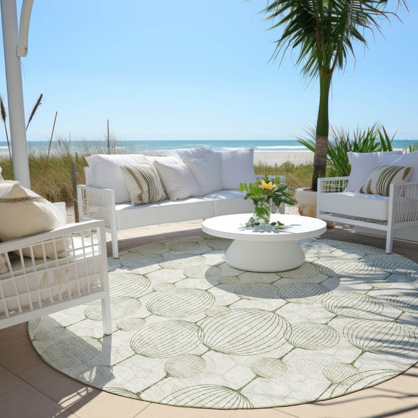 Homeroots 3' Artichoke Green Geometric Washable Area Rug - Perfect For Indoor And Outdoor Spaces, Durable Design 8' Round Polyester 583668