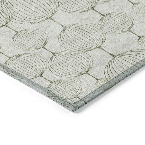 Homeroots 3' Artichoke Green Geometric Washable Area Rug - Perfect For Indoor And Outdoor Spaces, Durable Design 8' Round Polyester 583668