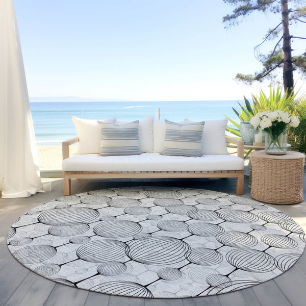 Homeroots 3' Artichoke Green Geometric Washable Area Rug - Perfect For Indoor And Outdoor Spaces, Durable Design 8' Round Polyester 583686