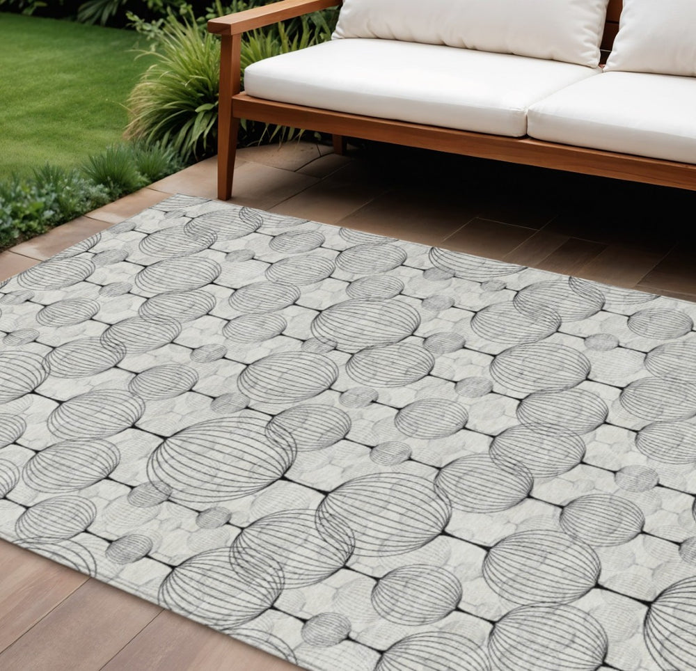 HomeRoots 9' Modern Geometric Washable Area Rug in White, Gray & Silver for Indoor and Outdoor Spaces 9' X 12' 583688