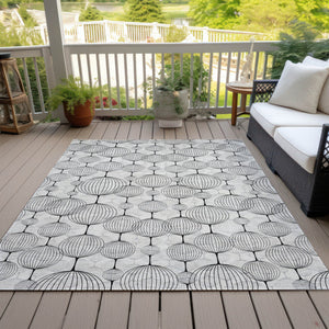 Homeroots 3' Artichoke Green Geometric Washable Area Rug - Perfect For Indoor And Outdoor Spaces, Durable Design 10' X 14' Polyester 583689