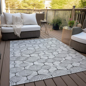 Homeroots 3' Artichoke Green Geometric Washable Area Rug - Perfect For Indoor And Outdoor Spaces, Durable Design 10' X 14' Polyester 583689