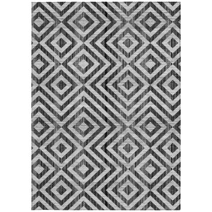 Homeroots 3' Stylish Black, Gray & Silver Geometric Washable Rug For Indoor/Outdoor Spaces - Durable Design 3' X 5' Polyester 583690