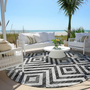 Homeroots 3' Stylish Black, Gray & Silver Geometric Washable Rug For Indoor/Outdoor Spaces - Durable Design 8' Round Polyester 583692