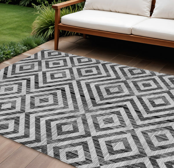 Homeroots 3' Stylish Black, Gray & Silver Geometric Washable Rug For Indoor/Outdoor Spaces - Durable Design 8' X 10' Polyester 583693