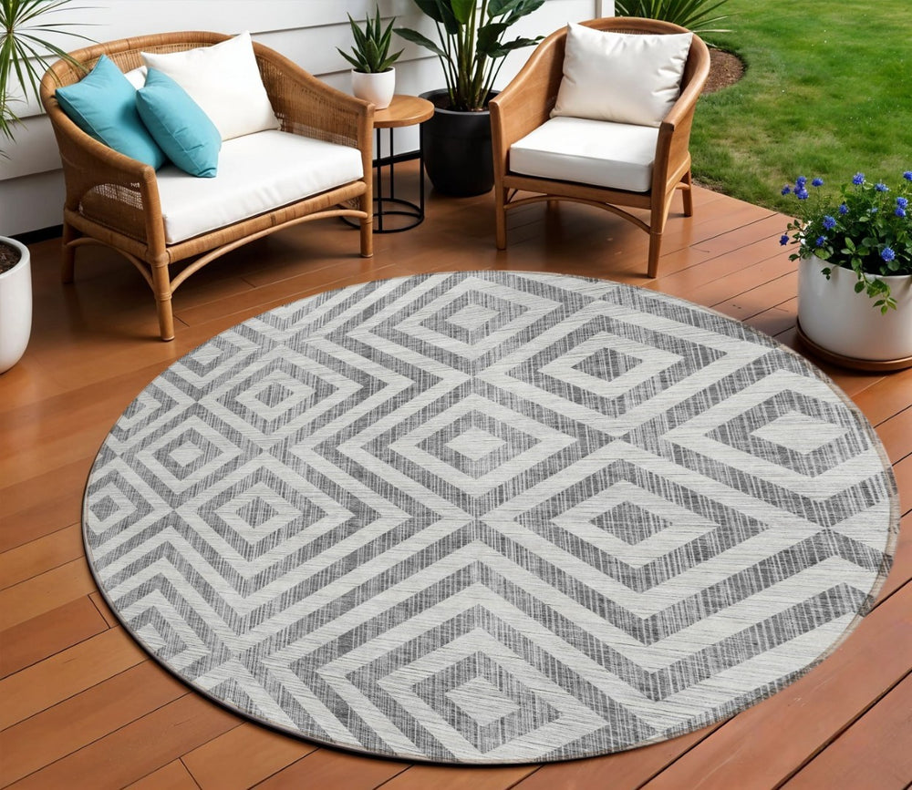 HomeRoots 5' Gray Silver and Ivory Geometric Area Rug - Stylish, Durable, Washable for Indoor and Outdoor Spaces 8' Round 583716