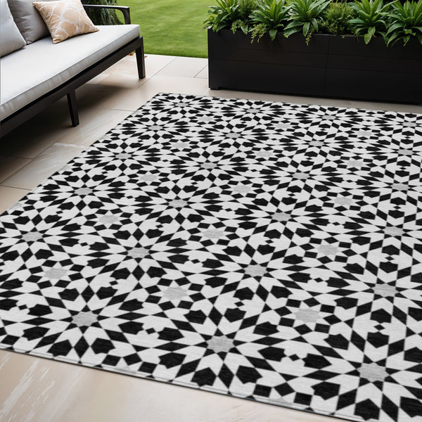 Homeroots 3' Black Gray Silver Floral Medallion Washable Area Rug For Stylish Indoor & Outdoor Spaces 5' X 8' Polyester 583763