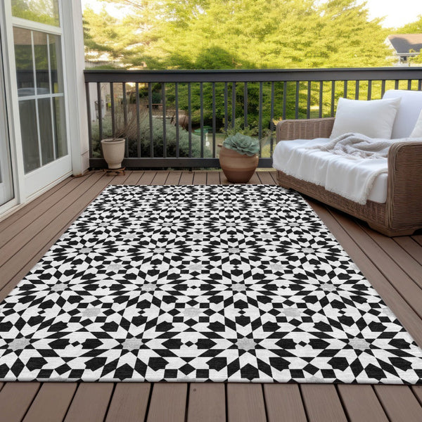 Homeroots 3' Black Gray Silver Floral Medallion Washable Area Rug For Stylish Indoor & Outdoor Spaces 9' X 12' Polyester 583766