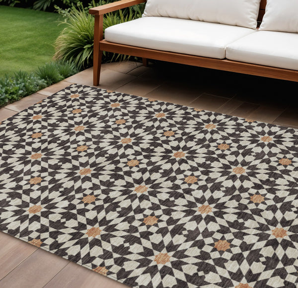 Homeroots 3' Black Gray Silver Floral Medallion Washable Area Rug For Stylish Indoor & Outdoor Spaces 8' X 10' Polyester 583777