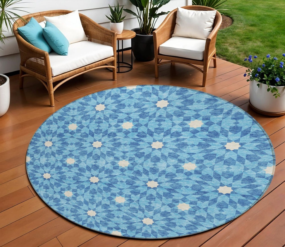 HomeRoots 5' Denim Blue Floral Medallion Area Rug - Washable, Durable Design for Indoor & Outdoor Spaces 8' Round 583788