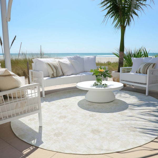 Homeroots 3' Black Gray Silver Floral Medallion Washable Area Rug For Stylish Indoor & Outdoor Spaces 8' Round Polyester 583800