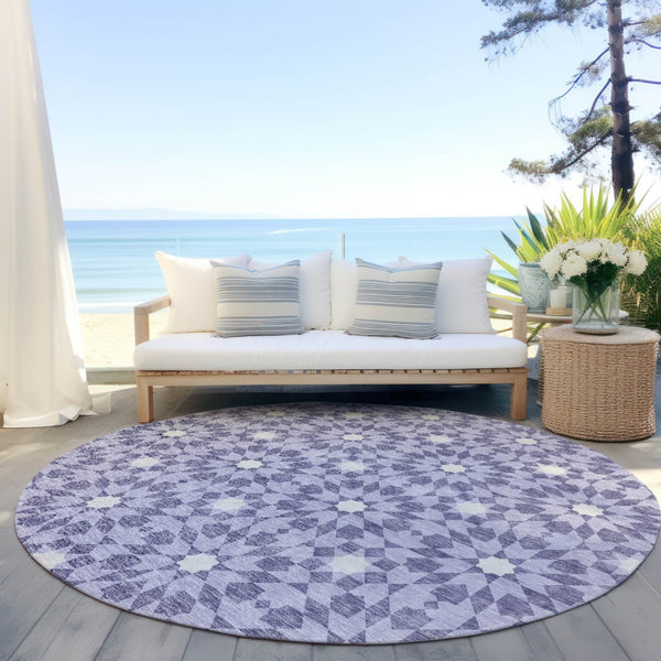 Homeroots 3' Black Gray Silver Floral Medallion Washable Area Rug For Stylish Indoor & Outdoor Spaces 8' Round Polyester 583806