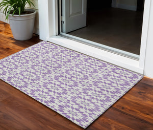 Homeroots 3' Black Gray Silver Floral Medallion Washable Area Rug For Stylish Indoor & Outdoor Spaces 3' X 5' Polyester 583816