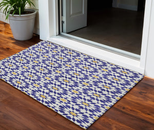 Homeroots 3' Black Gray Silver Floral Medallion Washable Area Rug For Stylish Indoor & Outdoor Spaces 3' X 5' Polyester 583822