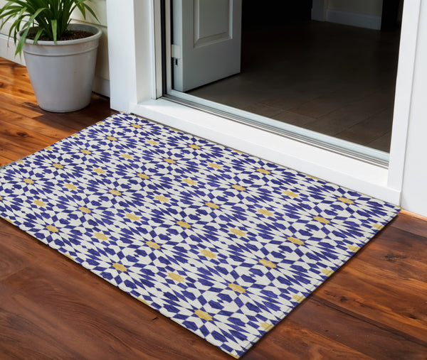 Homeroots 3' Black Gray Silver Floral Medallion Washable Area Rug For Stylish Indoor & Outdoor Spaces 3' X 5' Polyester 583822