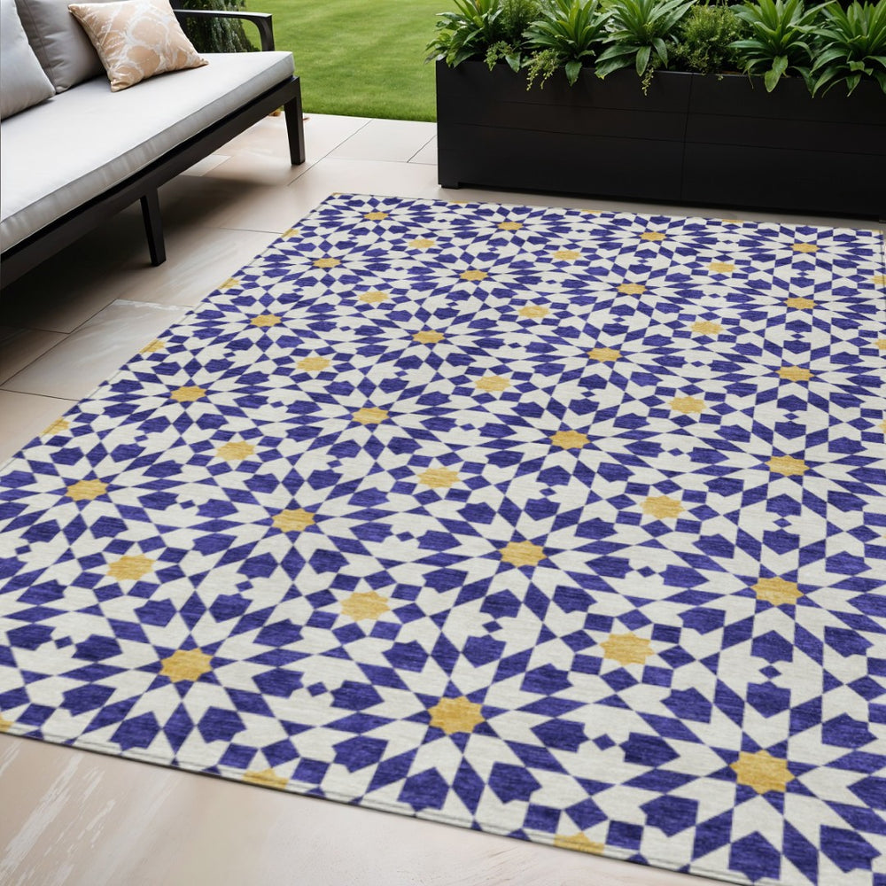 HomeRoots 5' Navy Blue and Ivory Floral Medallion Area Rug – Elegant, Washable, Durable for Indoor & Outdoor Use 5' X 8' 583823