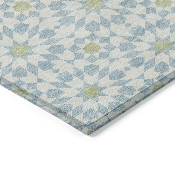 Homeroots 3' Black Gray Silver Floral Medallion Washable Area Rug For Stylish Indoor & Outdoor Spaces 8' Round Polyester 583842