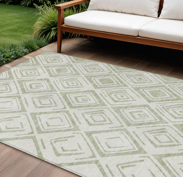 Homeroots 3' Artichoke Green & Ivory Geometric Washable Area Rug For Indoor/Outdoor Spaces, Durable & Stylish 8' X 10' Polyester 583963