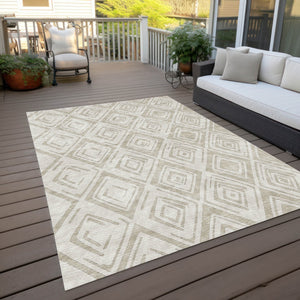 Homeroots 3' Artichoke Green & Ivory Geometric Washable Area Rug For Indoor/Outdoor Spaces, Durable & Stylish 5' X 8' Polyester 583967