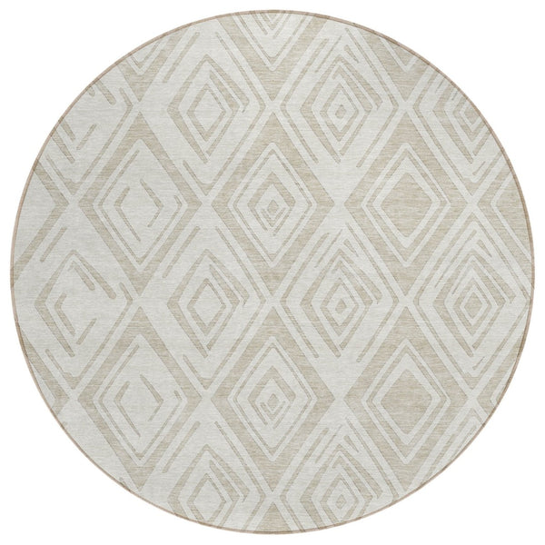HomeRoots 5' Beige and Ivory Geometric Area Rug – Stylish, Washable Design for Indoor and Outdoor Spaces 8' Round 583968