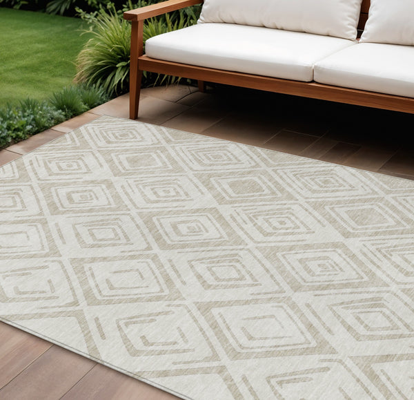 Homeroots 3' Artichoke Green & Ivory Geometric Washable Area Rug For Indoor/Outdoor Spaces, Durable & Stylish 10' X 14' Polyester 583971
