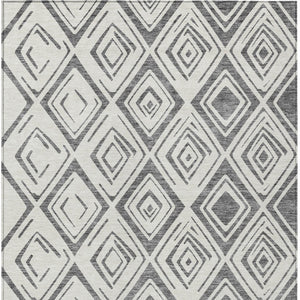 Homeroots 3' Artichoke Green & Ivory Geometric Washable Area Rug For Indoor/Outdoor Spaces, Durable & Stylish 5' X 8' Polyester 583973