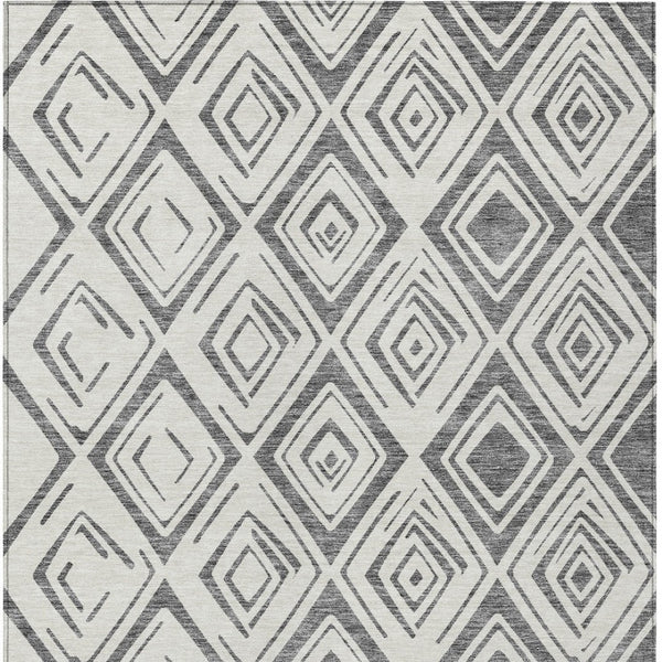 Homeroots 3' Artichoke Green & Ivory Geometric Washable Area Rug For Indoor/Outdoor Spaces, Durable & Stylish 5' X 8' Polyester 583973
