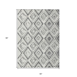Homeroots 3' Artichoke Green & Ivory Geometric Washable Area Rug For Indoor/Outdoor Spaces, Durable & Stylish 5' X 8' Polyester 583973