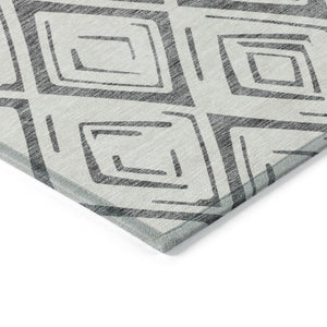 Homeroots 3' Artichoke Green & Ivory Geometric Washable Area Rug For Indoor/Outdoor Spaces, Durable & Stylish 5' X 8' Polyester 583973